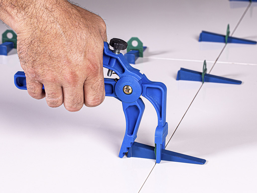 ALICATE NIVELA PISO UNIVERSAL NYLON